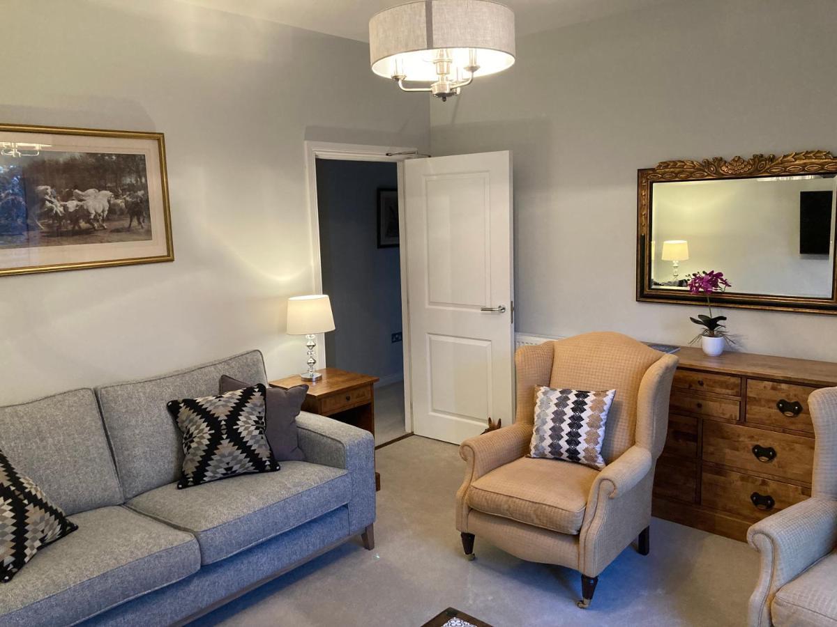Hedgefield House - Serene Top Floor Flat อินเวอร์เนส ภายนอก รูปภาพ